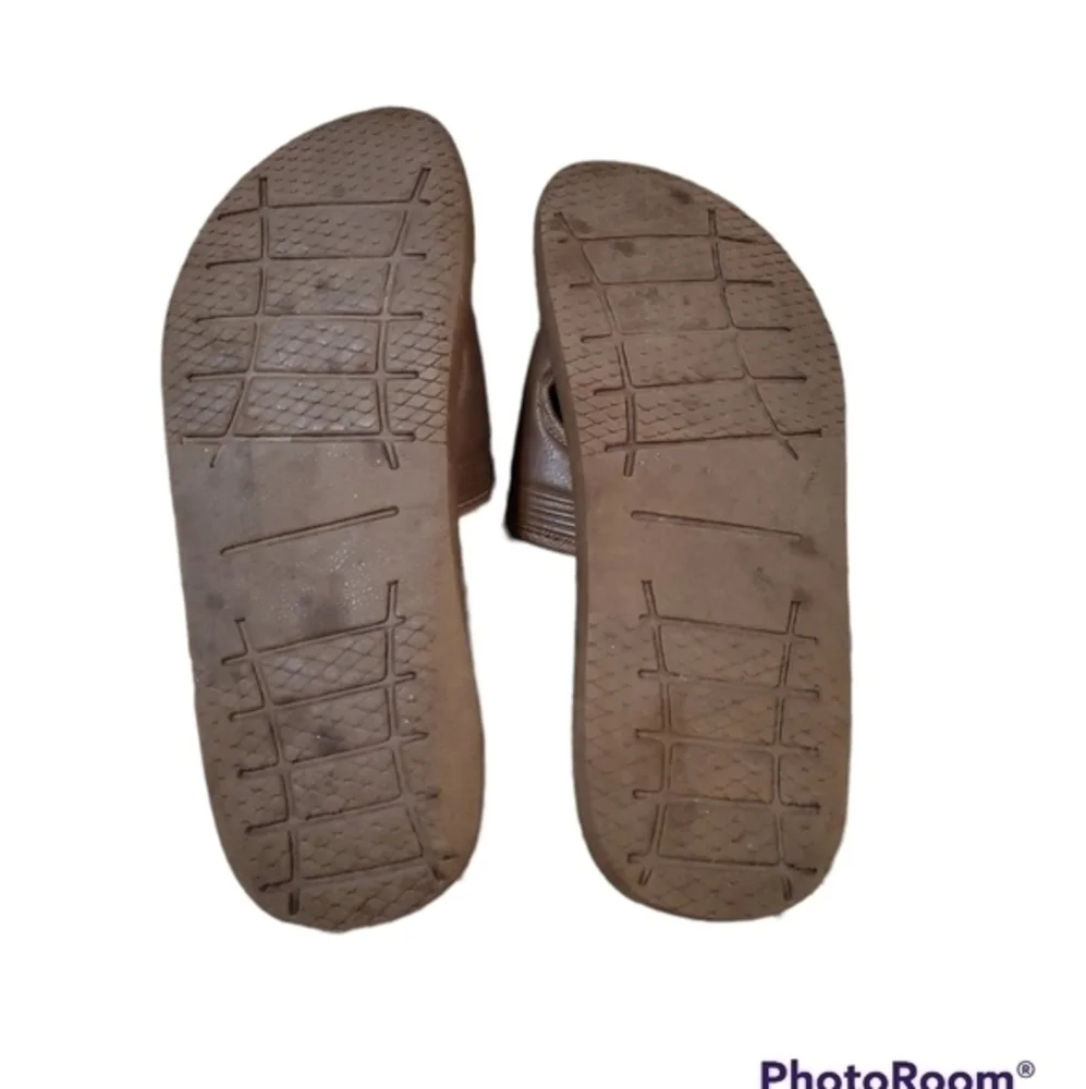 Men's NCAA Iowa Hawkeyes Brown Slide Sandals Small‎